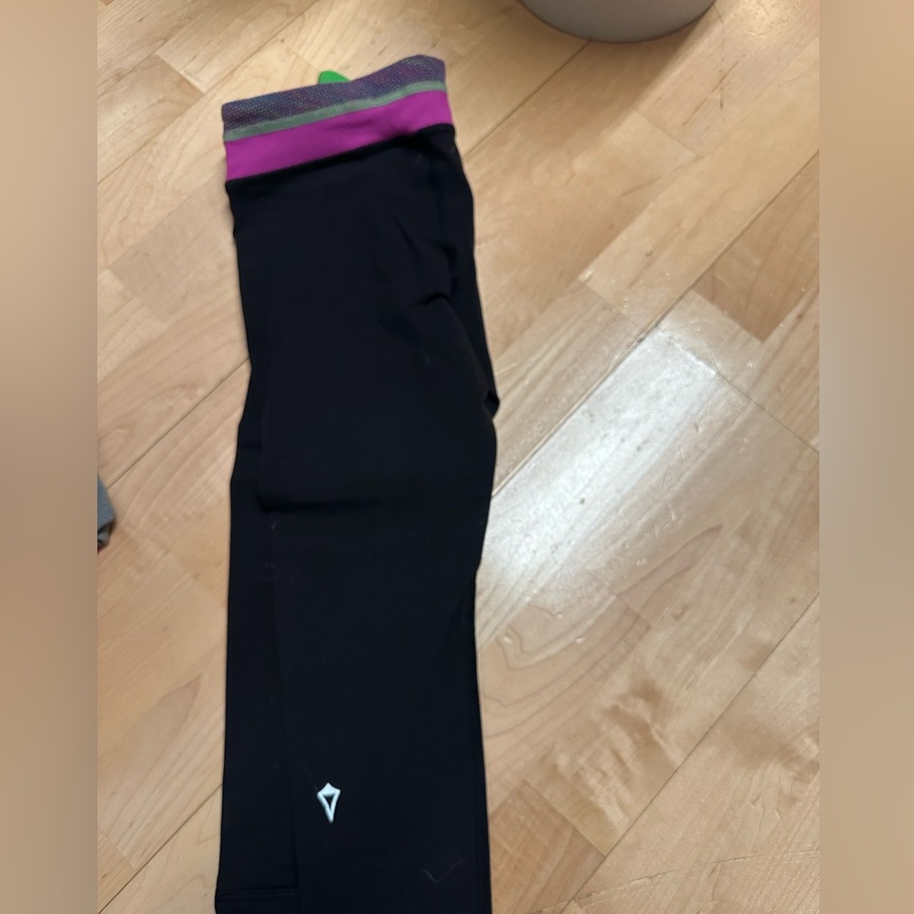 Kids Lululemon/ Ivviva Size 8 Crop Leggings